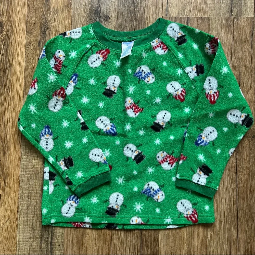 Kids size small green winter pajama set with snowmen